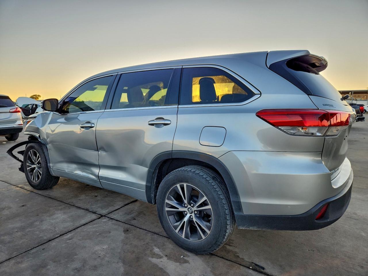 2017 Toyota Highlander Le - Image 2