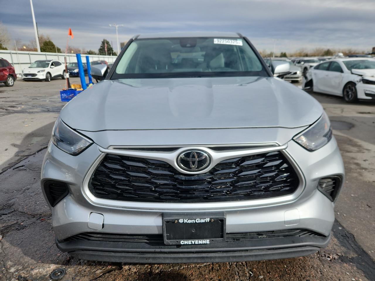2022 Toyota Highlander L - Image 5
