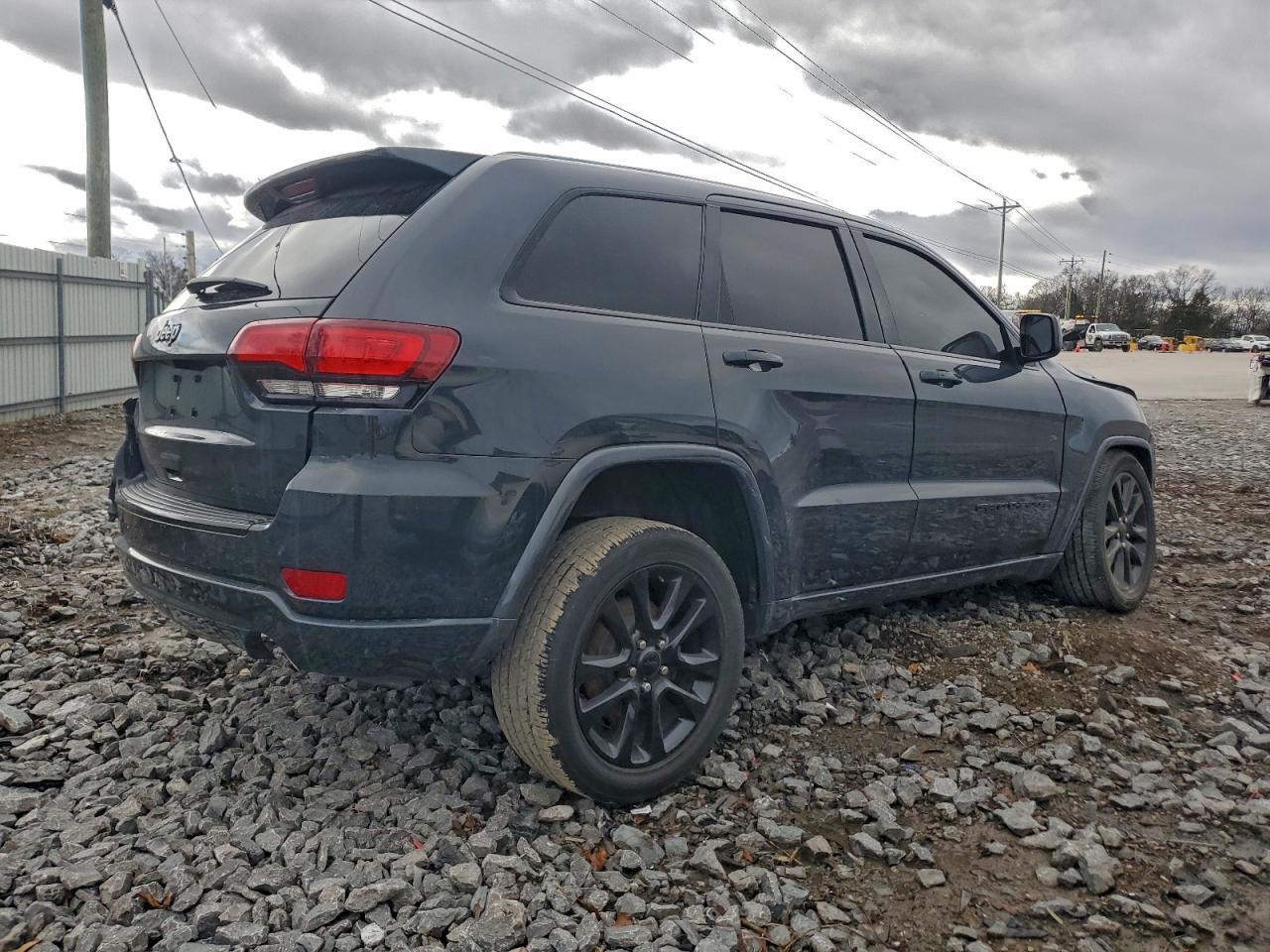 2017 Jeep Cherokee L - Фото 3