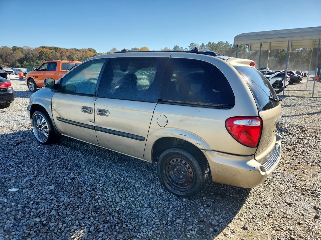 2005 Chrysler Town & Country - Image 2