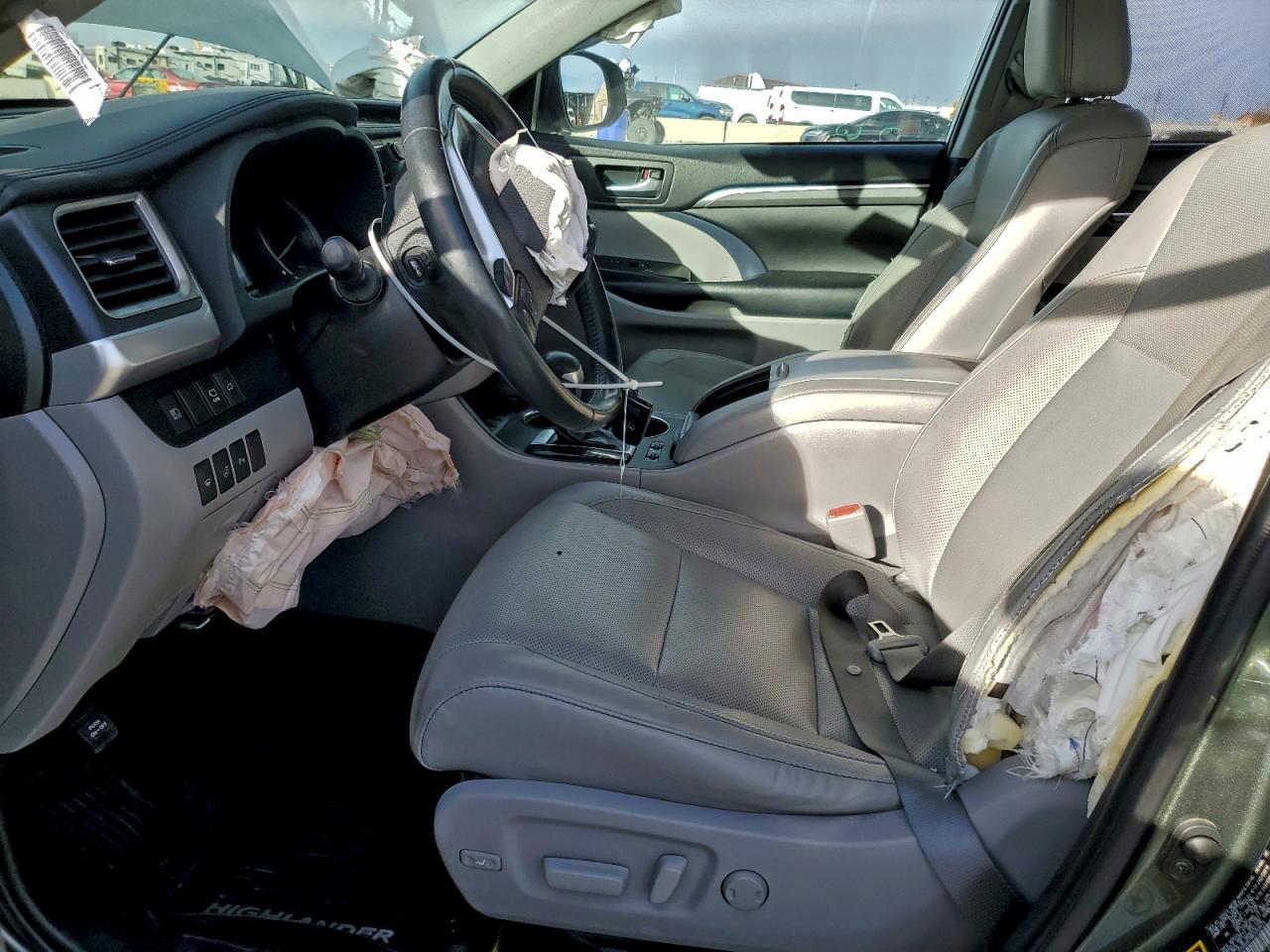 2019 Toyota Highlander Hybrid Limited - Image 7