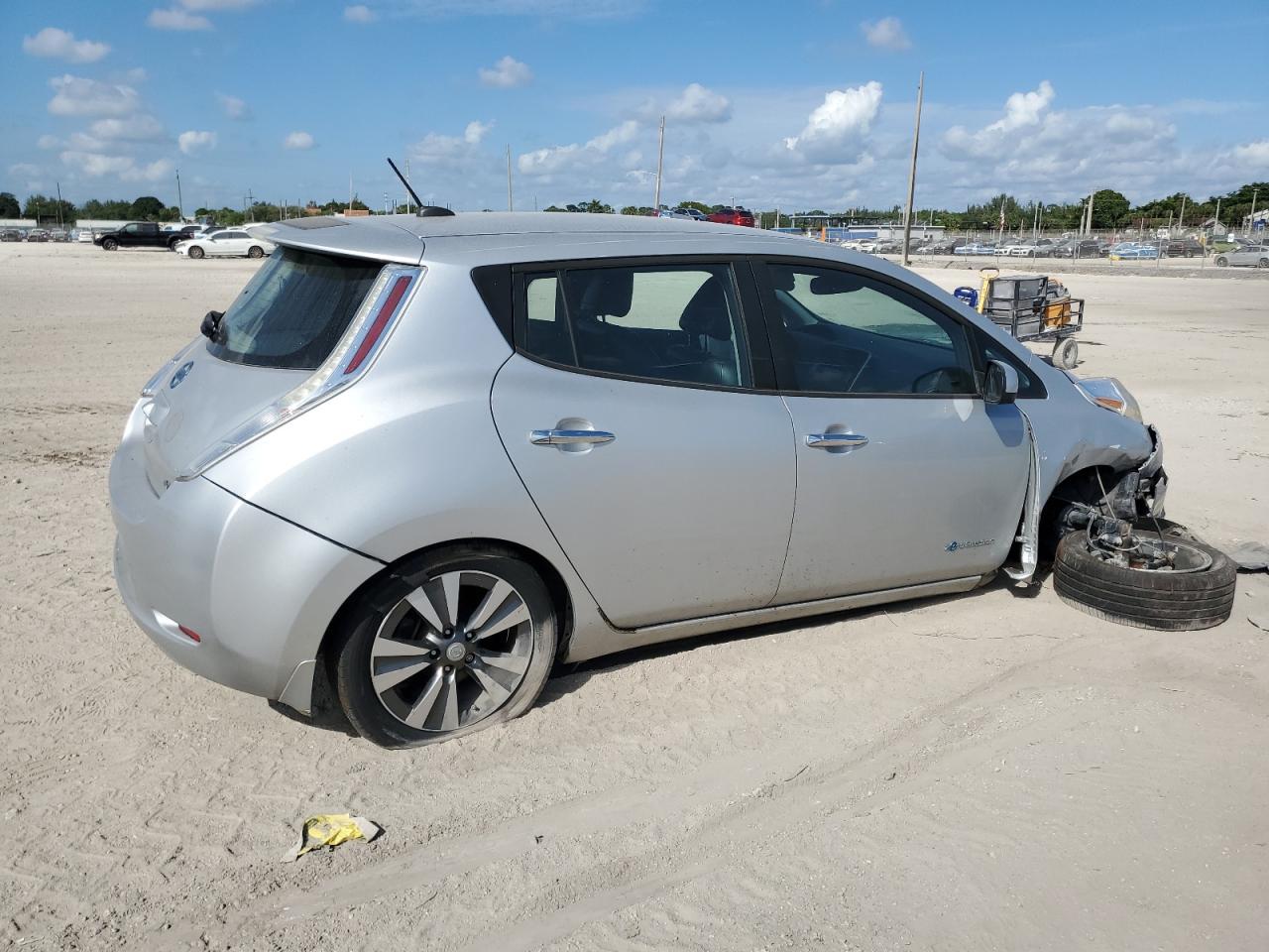 2015 Nissan Leaf S - Image 3