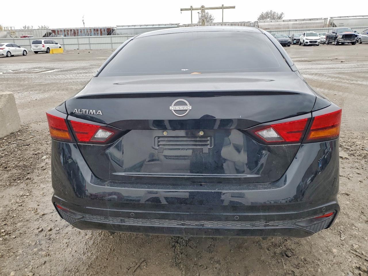 2024 Niss Altima S - Image 6