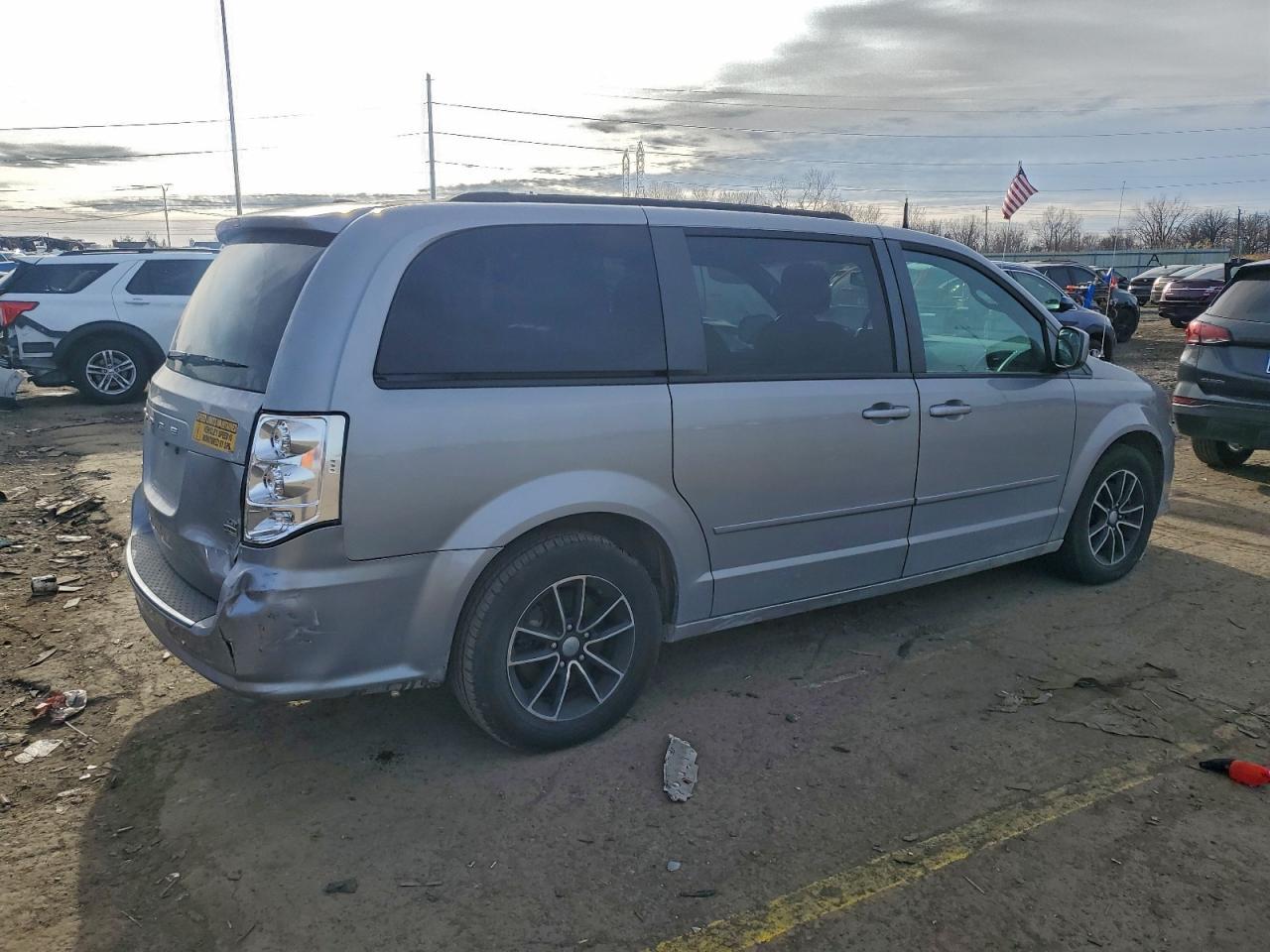 2017 Dodge Grand Caravan Gt - Image 3