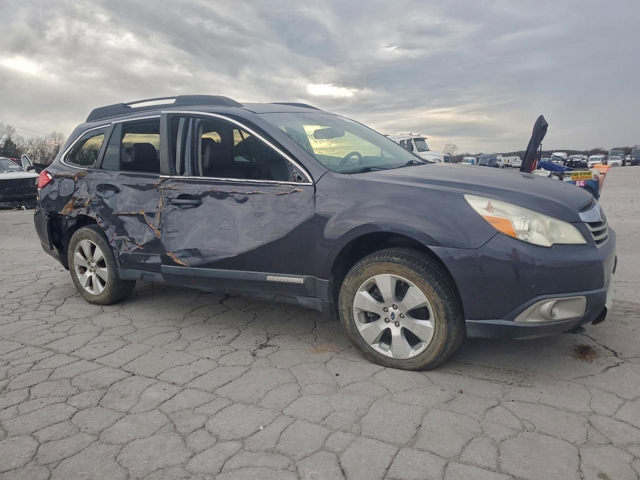 2012 Subaru Outback 3.6R Limited - Image 4