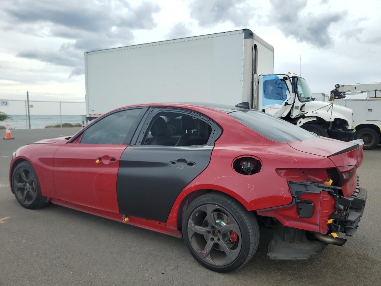 2017 Alfa Romeo Giulia - Фото 2