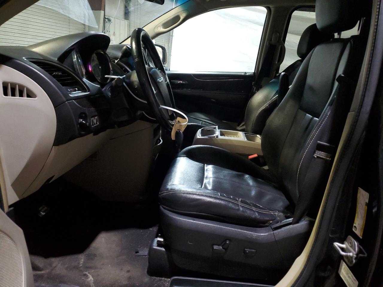 2013 Chrysler Town & Country Touring - Фото 7