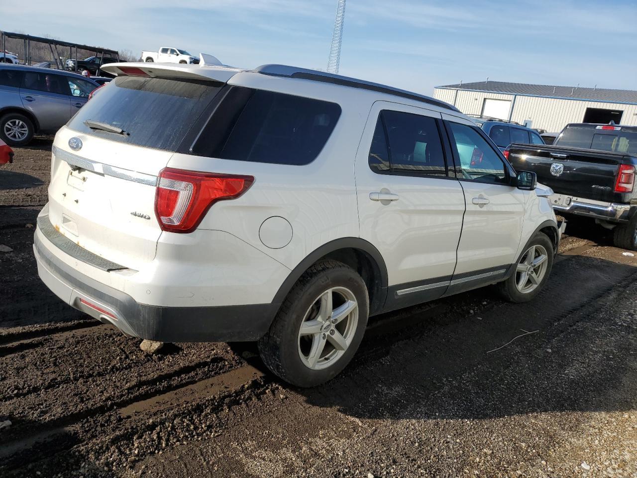 2016 Ford Explorer Xlt - Image 3