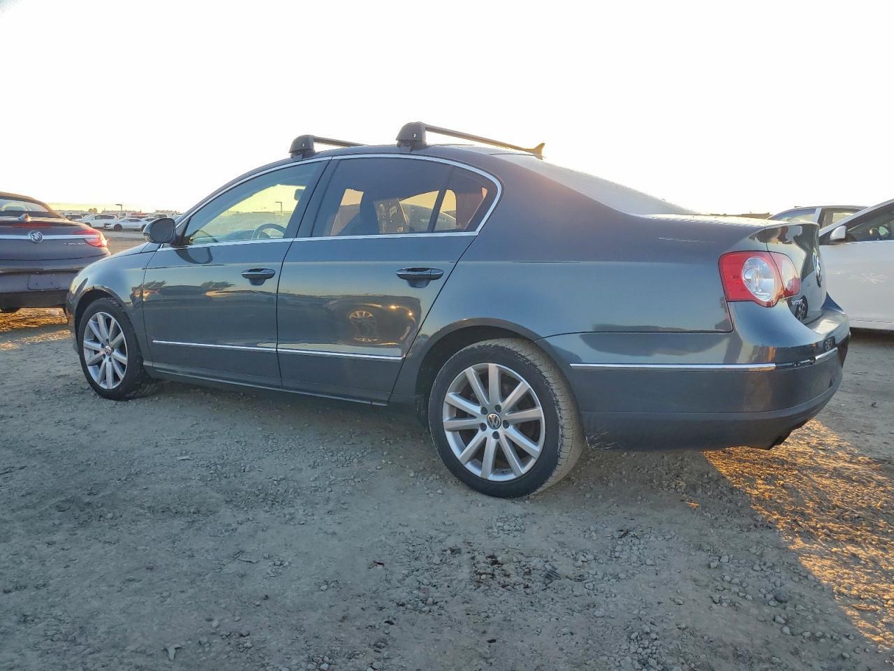 2010 Volkswagen Passat Komfort - Фото 2