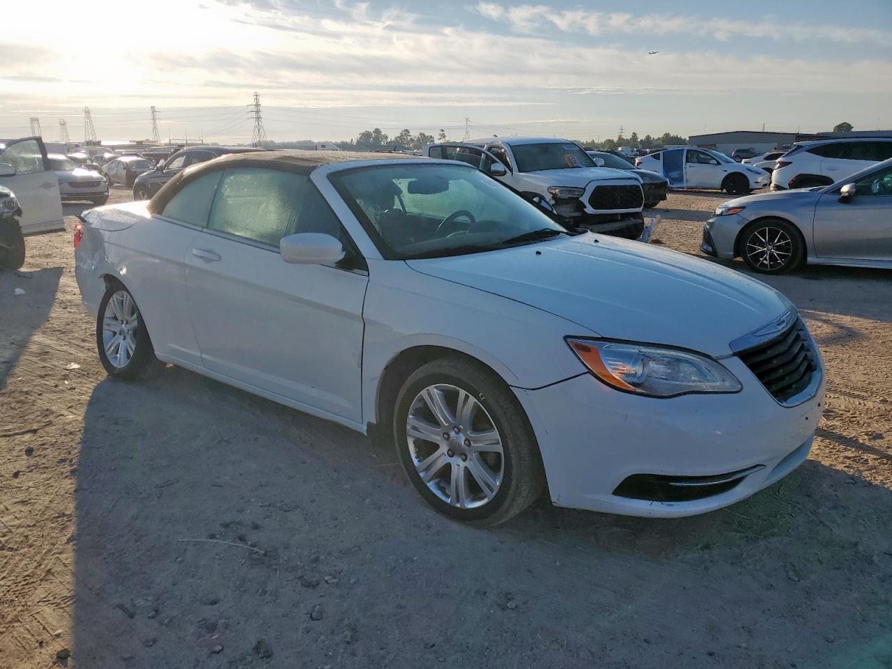 2014 Chrysler 200 Touring - Image 4