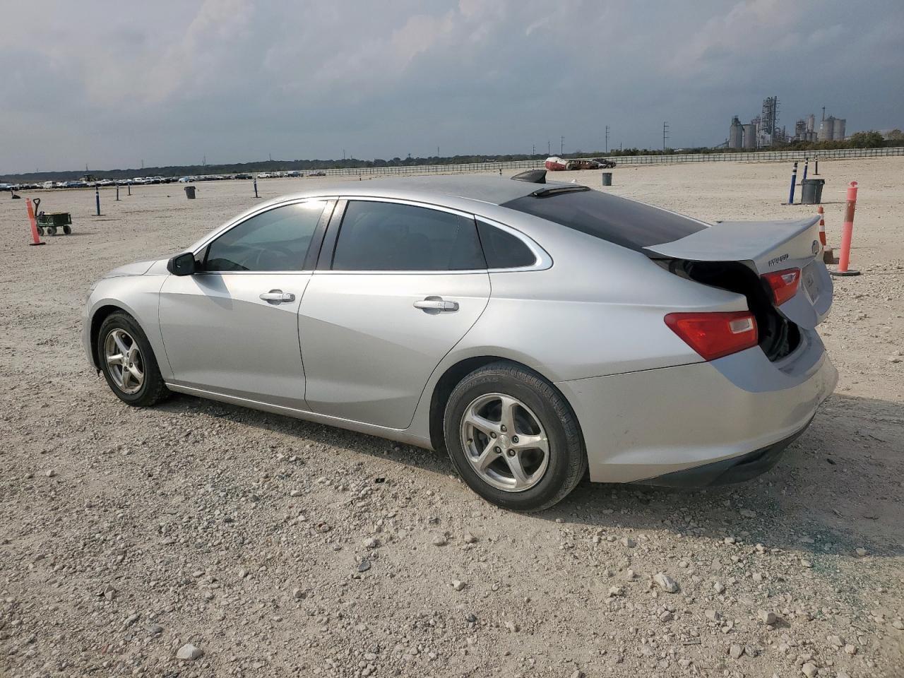 2016 Chevrolet Malibu Ls - Фото 2