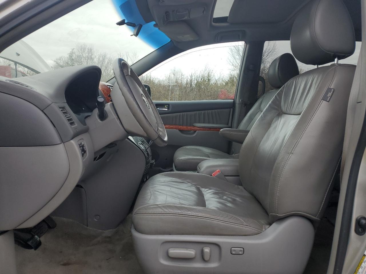 2010 Toyota Sienna Xle - Фото 7