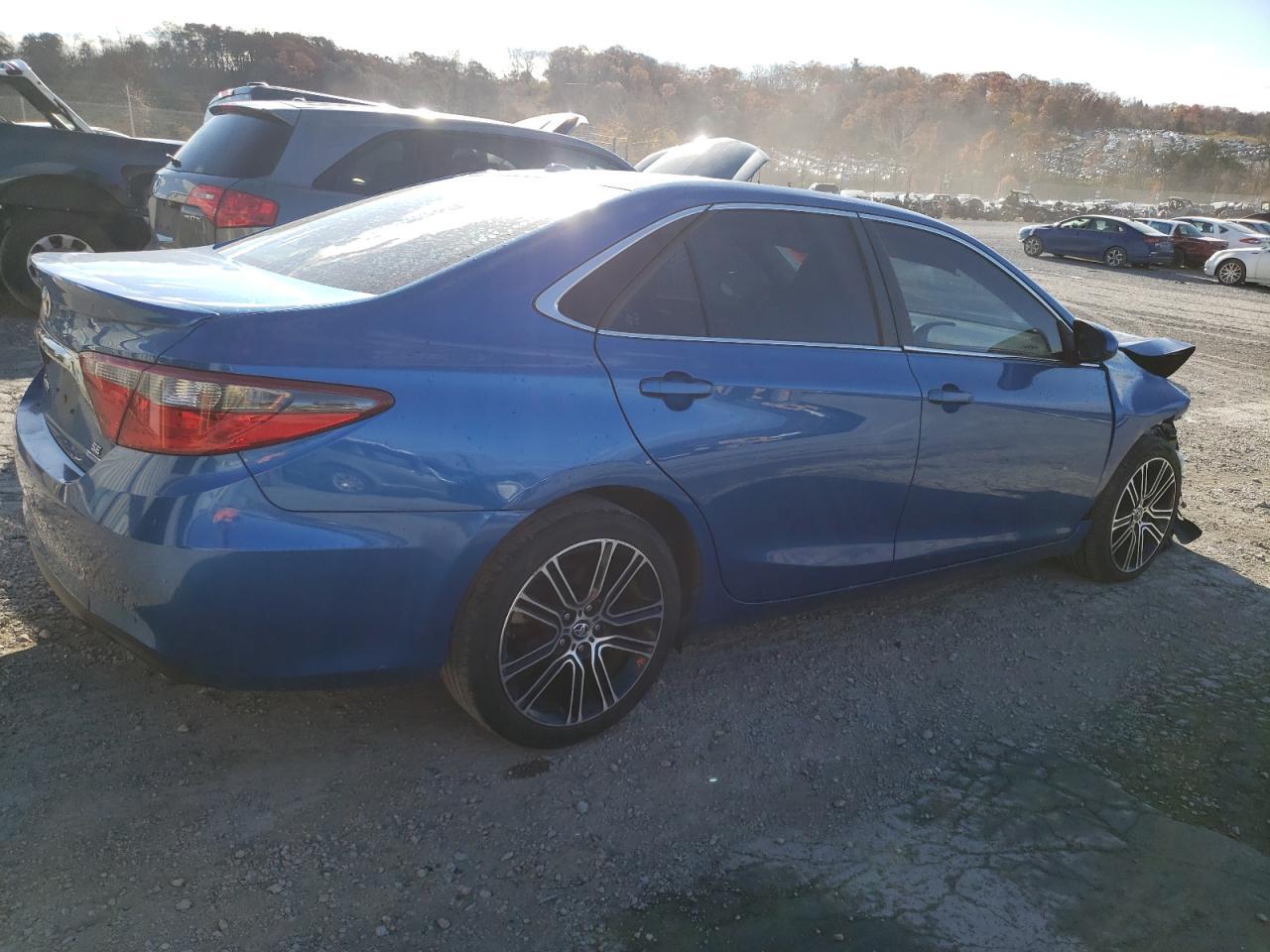 2016 Toyota Camry Le - Фото 3