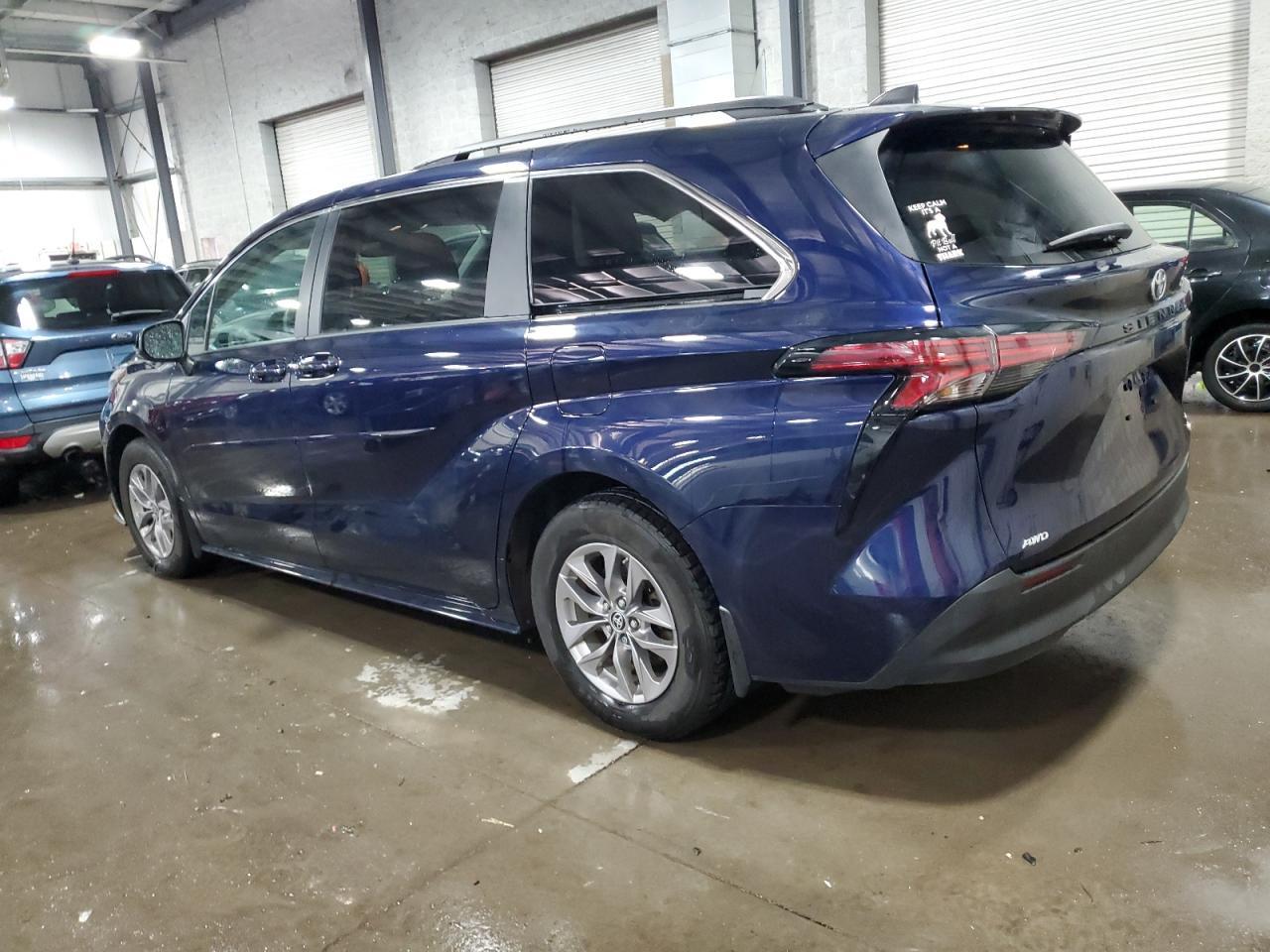 2022 Toyota Sienna Le - Фото 2