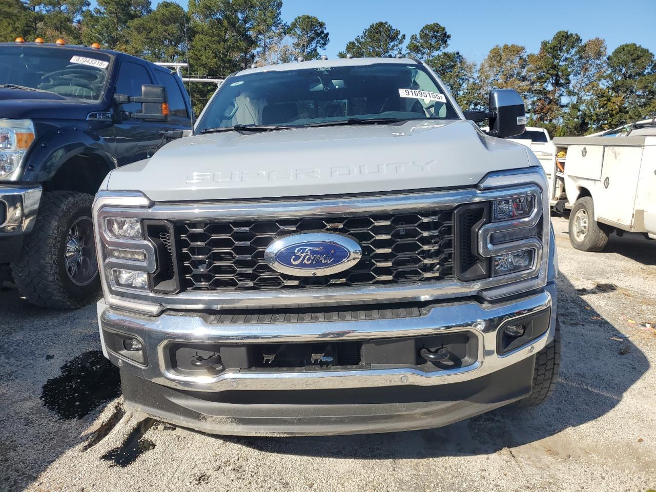 2025 Ford F450 Super Duty - Image 5