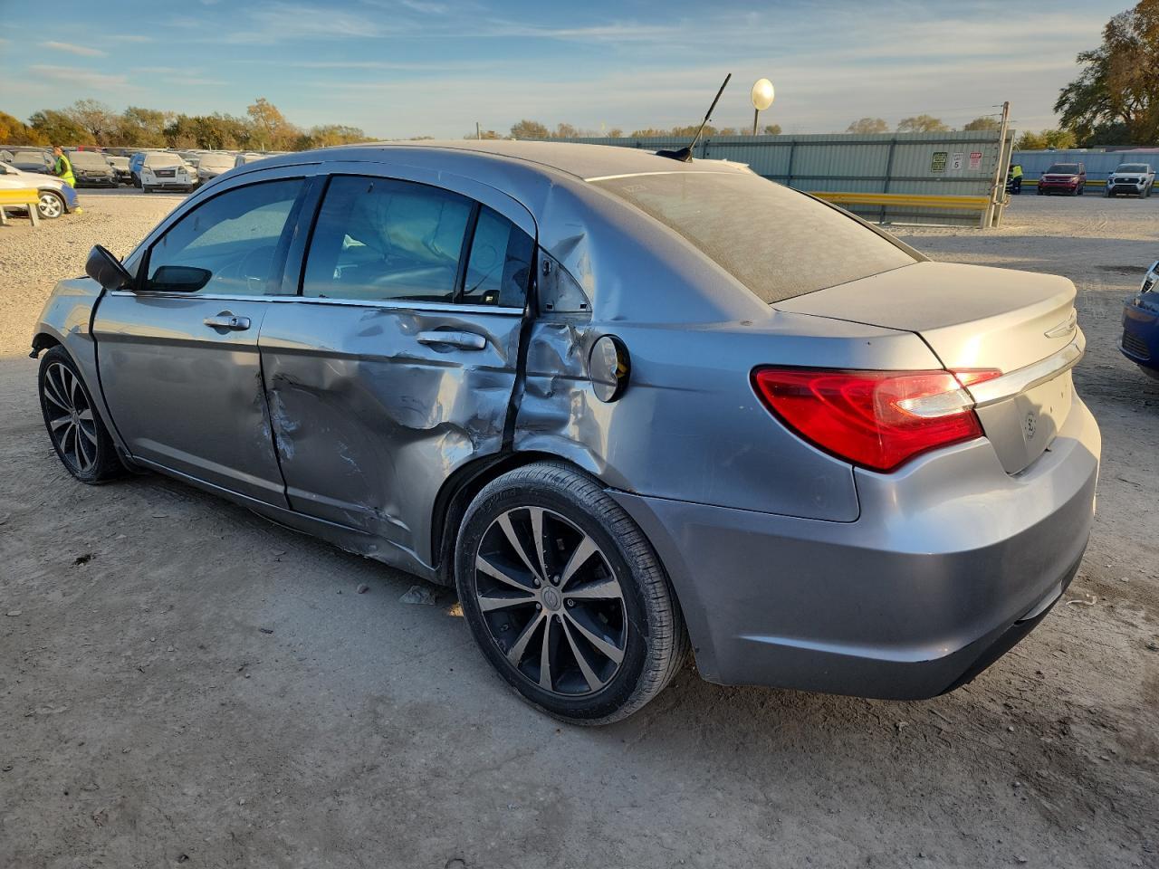 2013 Chrysler 200 Limited - Image 2