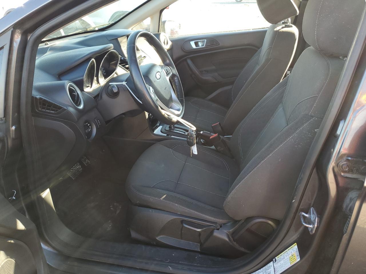 2015 Ford Fiesta Se - Фото 7