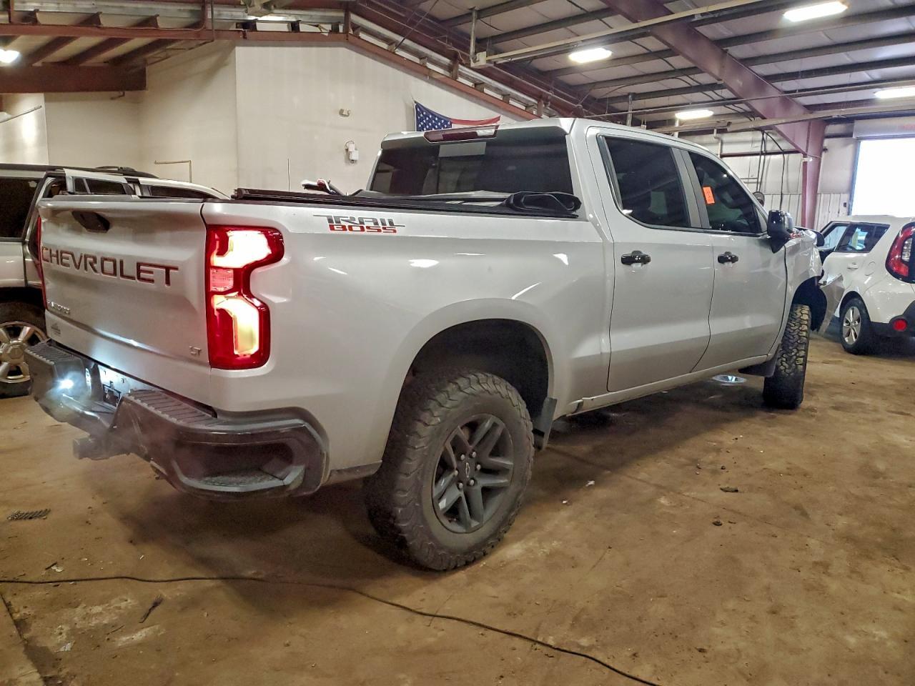 2019 Chevrolet Silverado K1500 Lt Trail Boss - Image 3