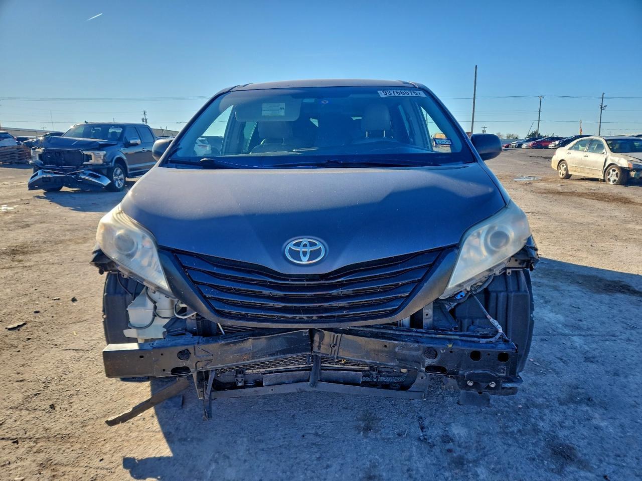 2015 Toyota Sienna - Фото 5