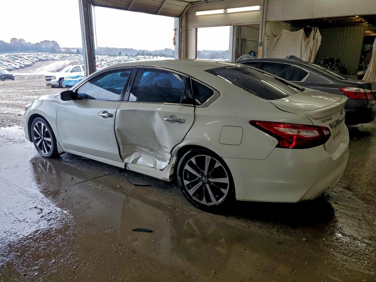 2016 Nissan Altima 2.5 - Фото 2
