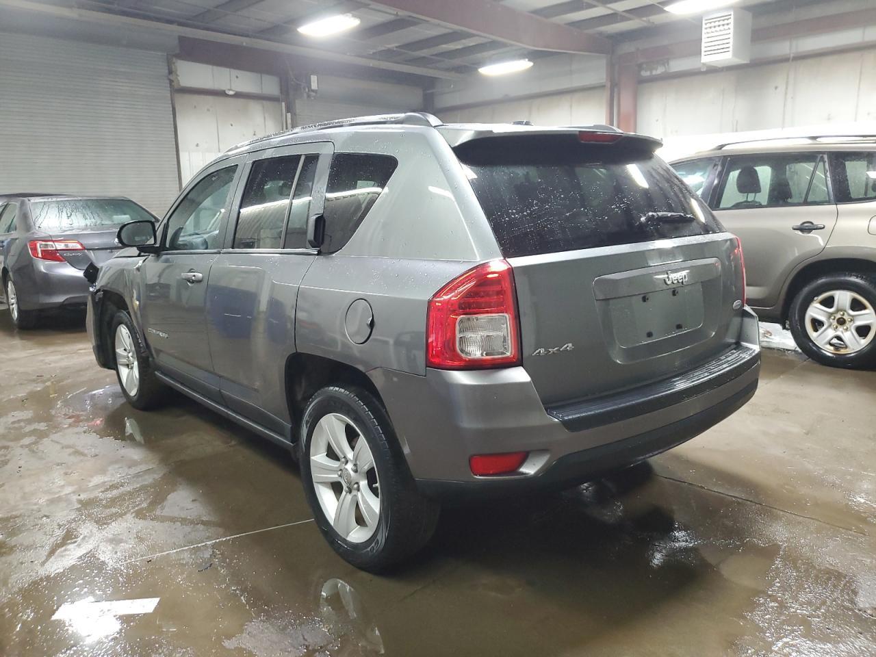2011 Jeep Compass Sport - Фото 2