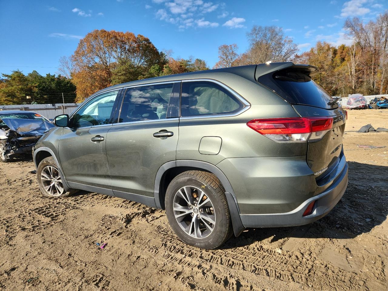 2019 Toyota Highlander Le - Image 2