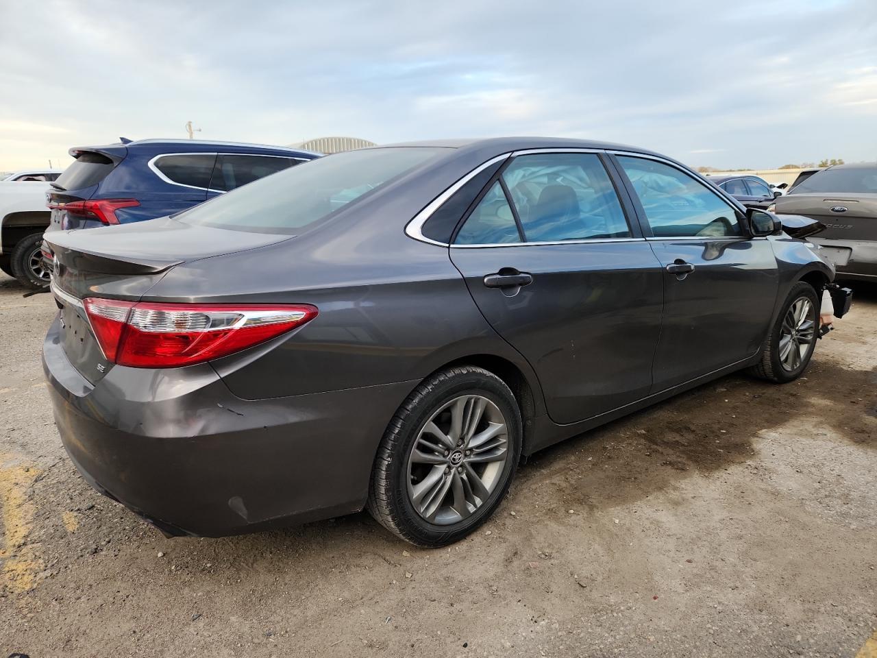 2016 Toyota Camry Se - Фото 3