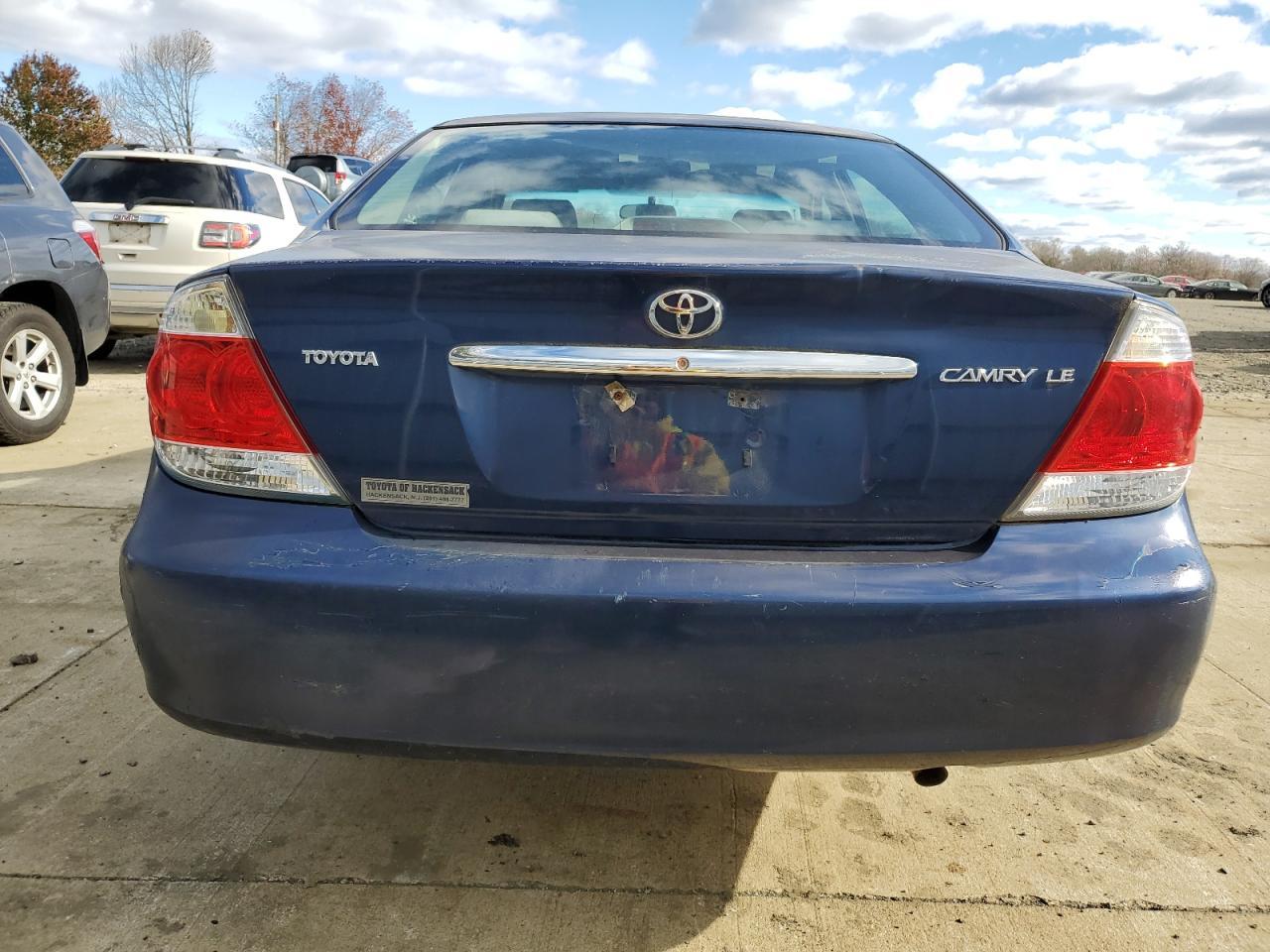 2005 Toyota Camry Le - Image 6