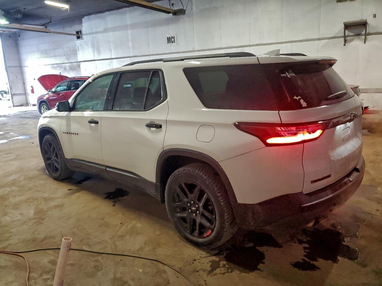 2018 Chevrolet Traverse Premier - Фото 2