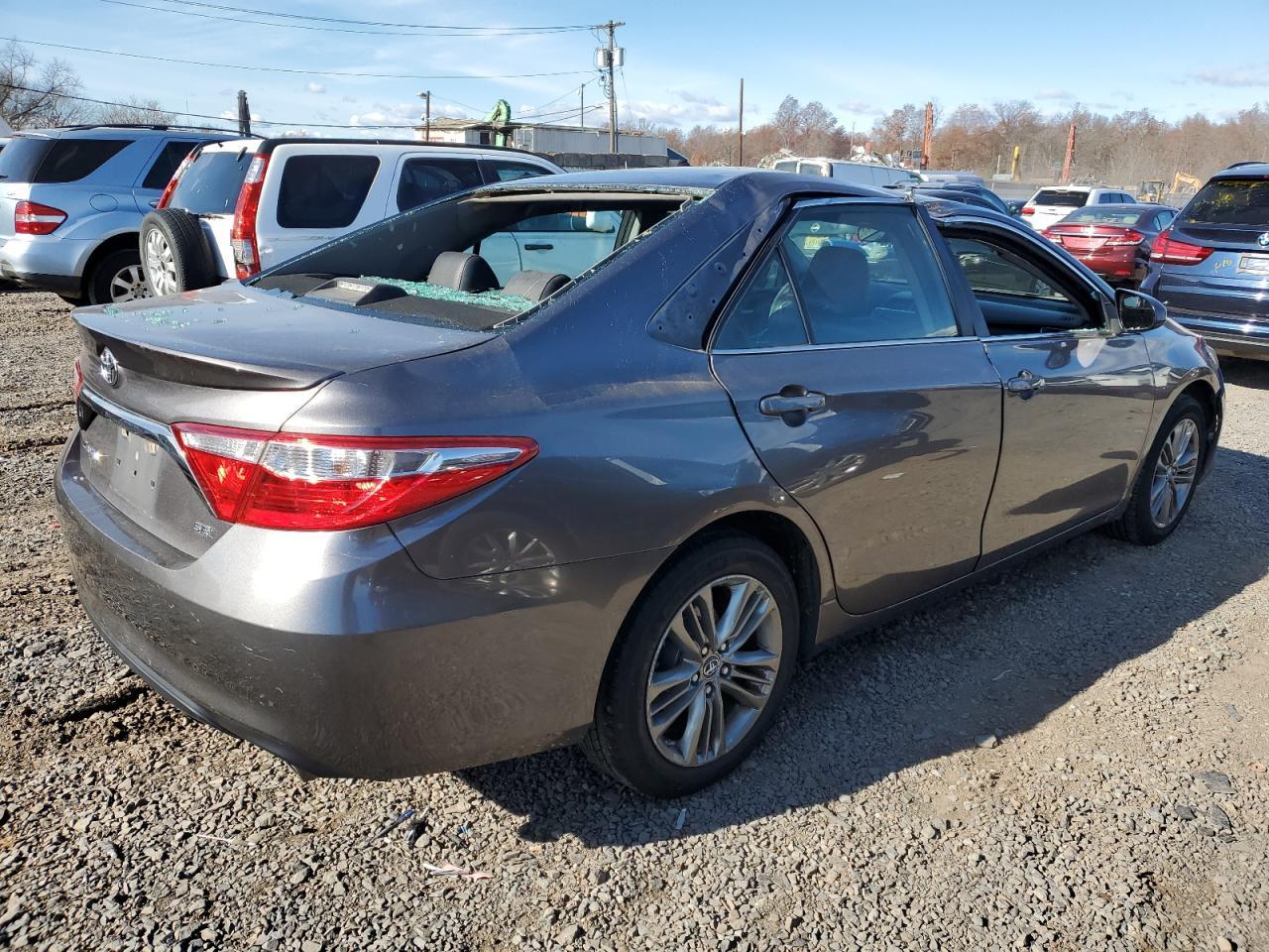 2017 Toyota Camry Le - Фото 3