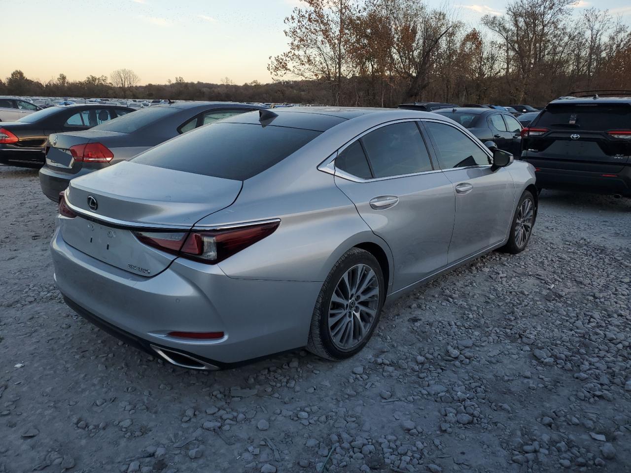 2019 Lexus Es 350 - Image 3