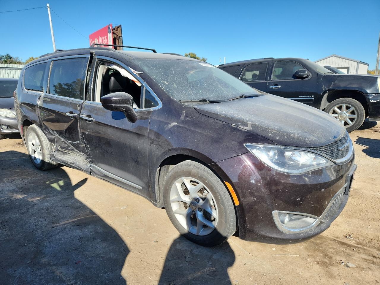 2017 Chrysler Pacifica Touring L - Фото 4