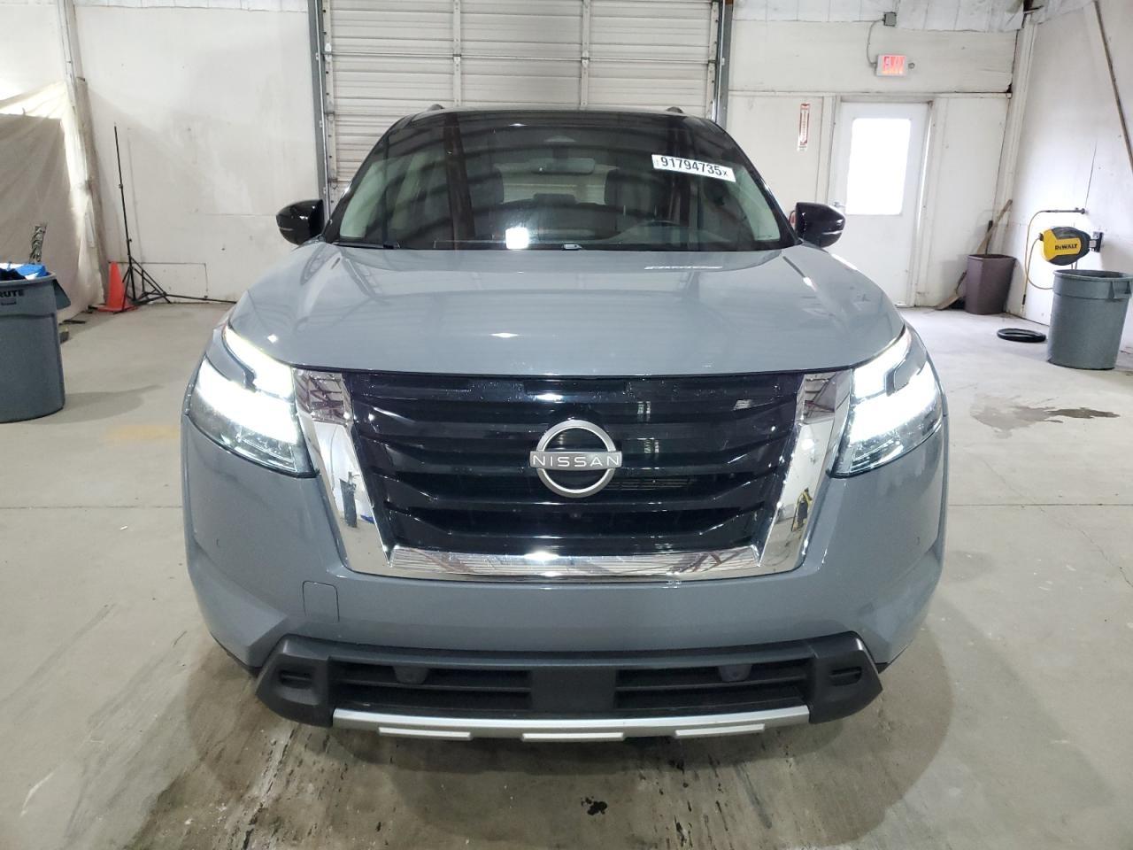 2024 Nissan Pathfinder Sl - Image 5