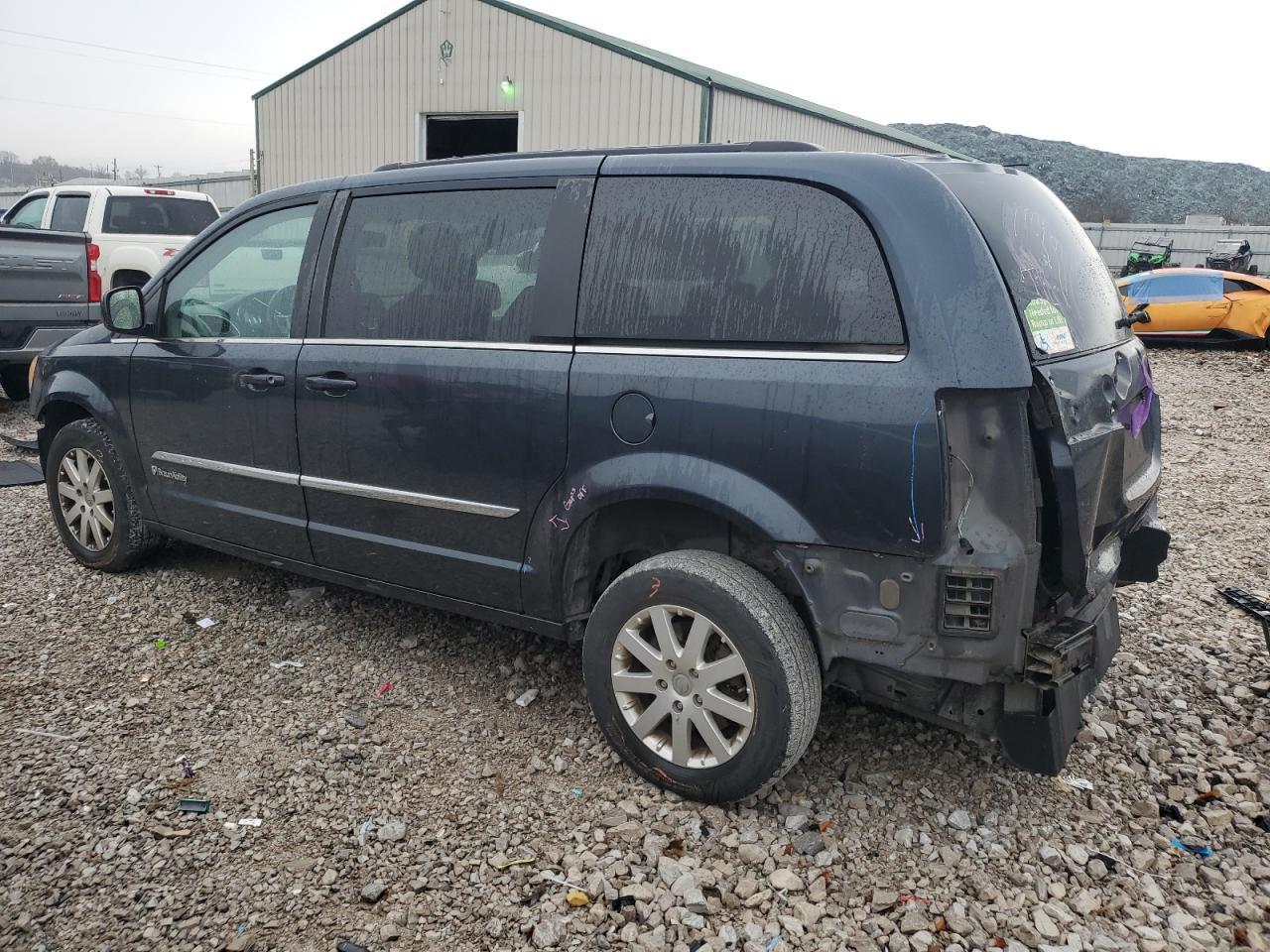 2014 Chrysler Town & Country Touring - Image 2