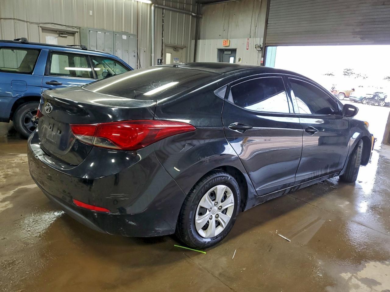 2016 Hyundai Elantra Se - Image 3