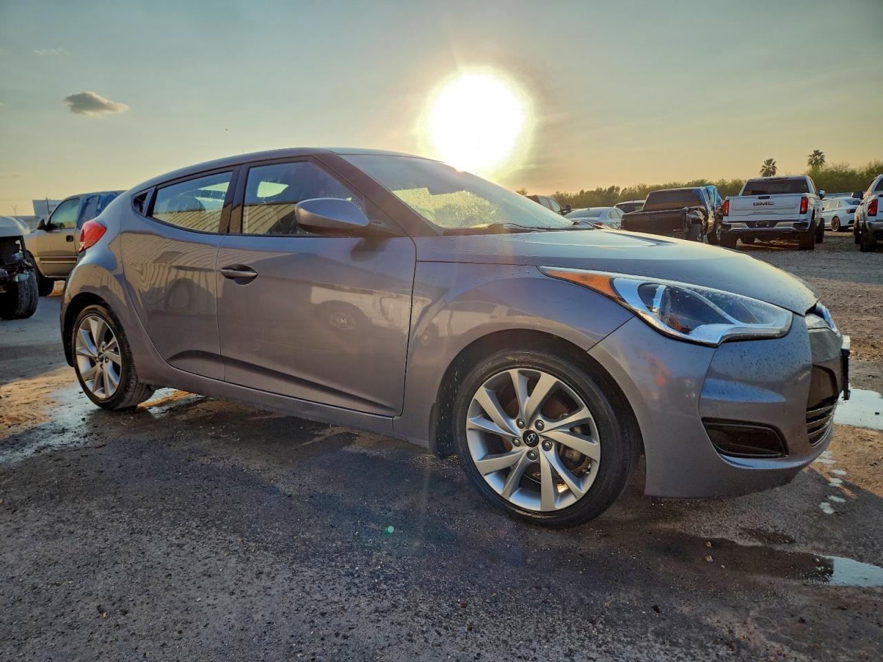 2016 Hyundai Veloster - Image 4