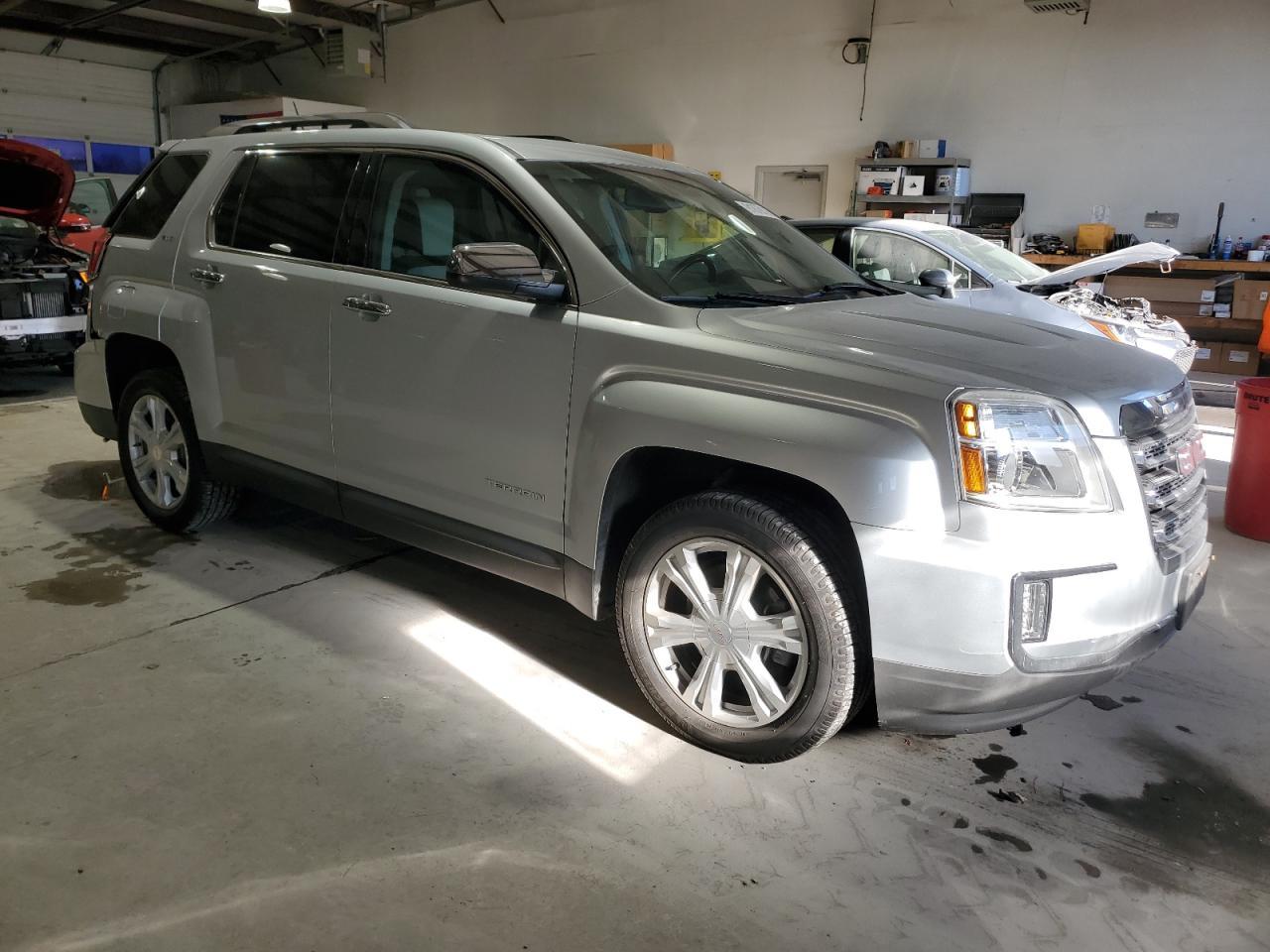 2017 GMC Terrain Slt - Image 4