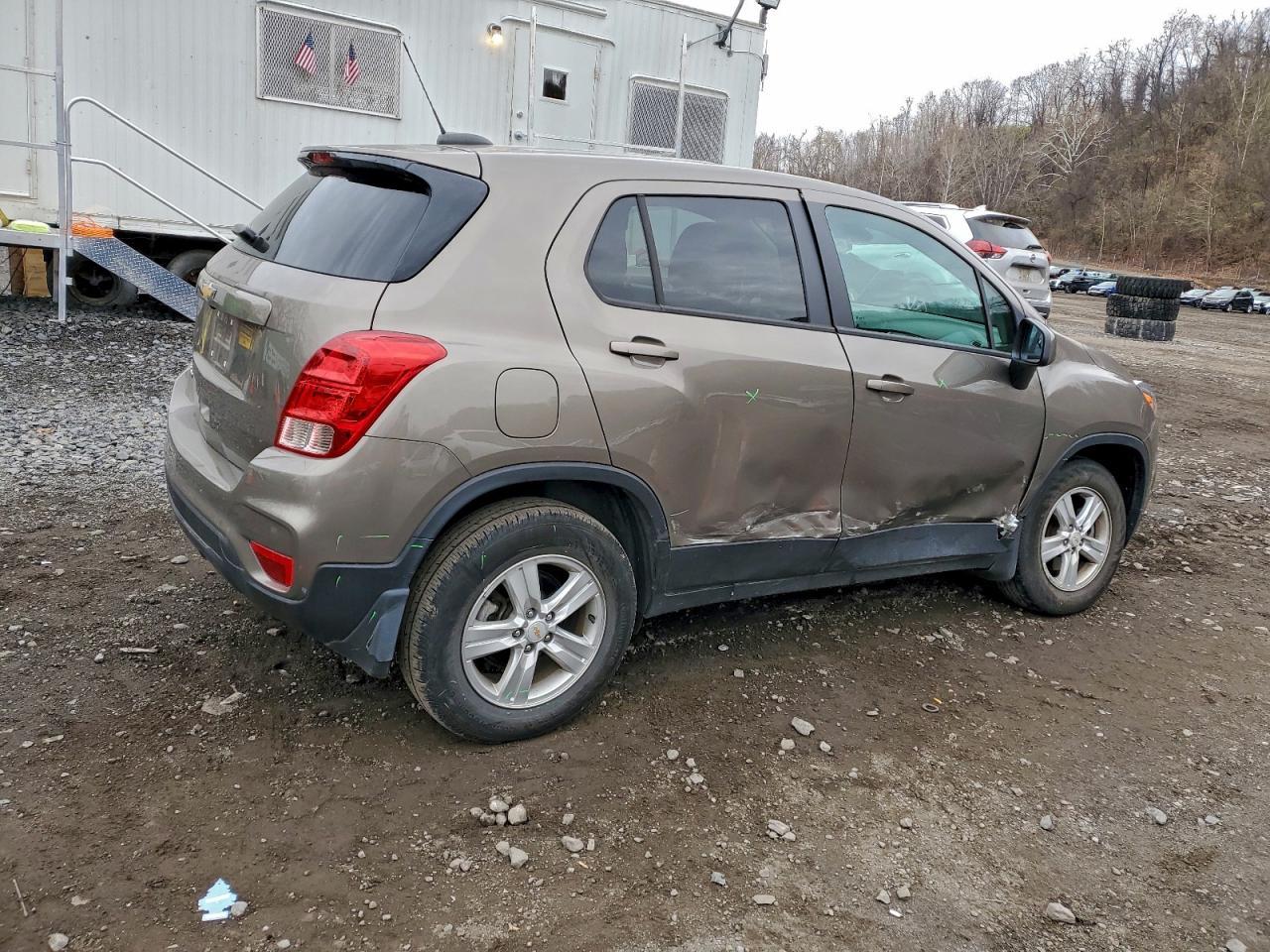 2021 Chevrolet Trax Ls - Фото 3