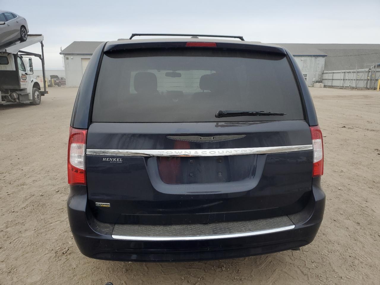 2013 Chrysler Town & Country Touring - Фото 6