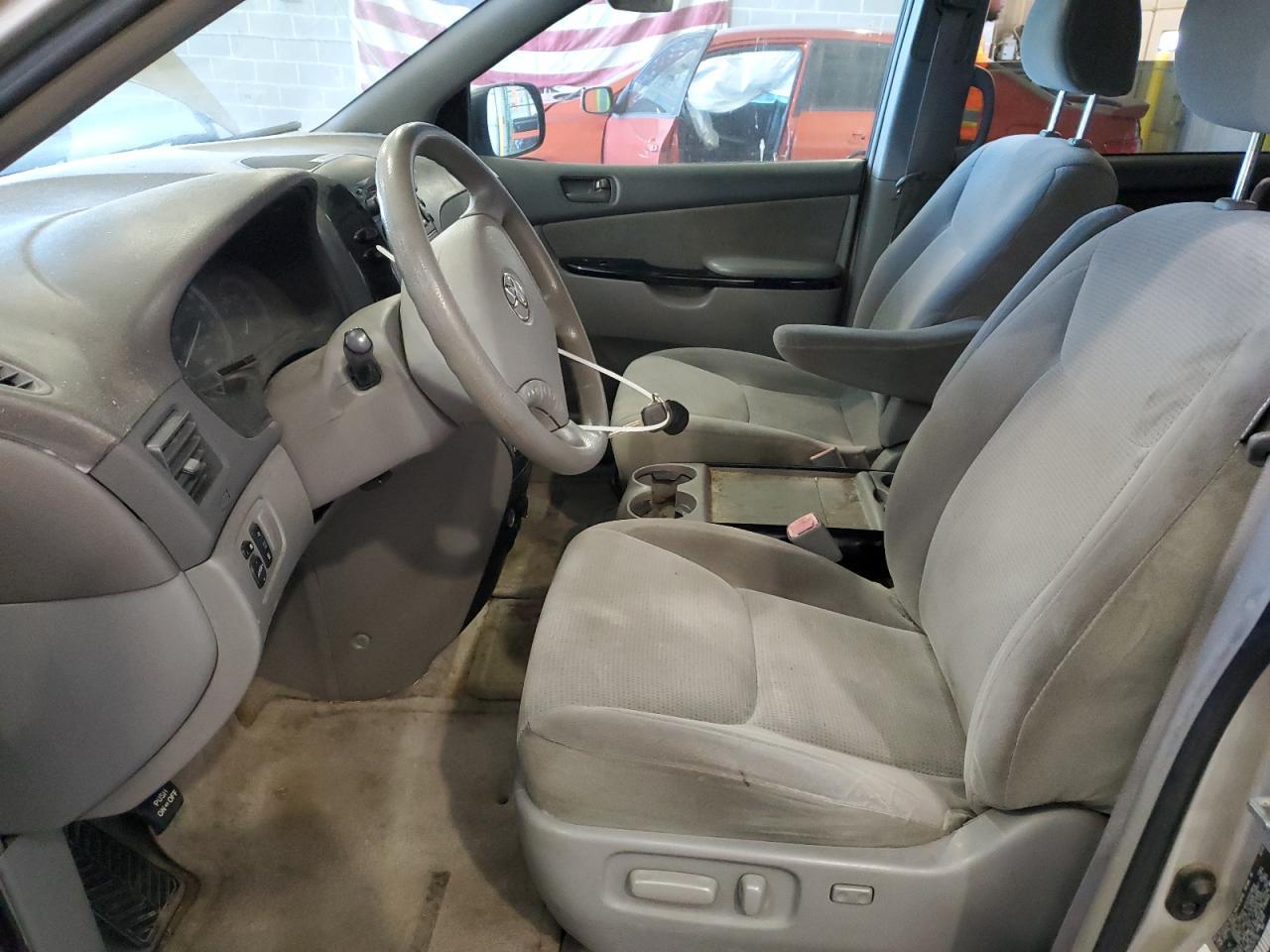 2005 Toyota Sienna Ce - Фото 7