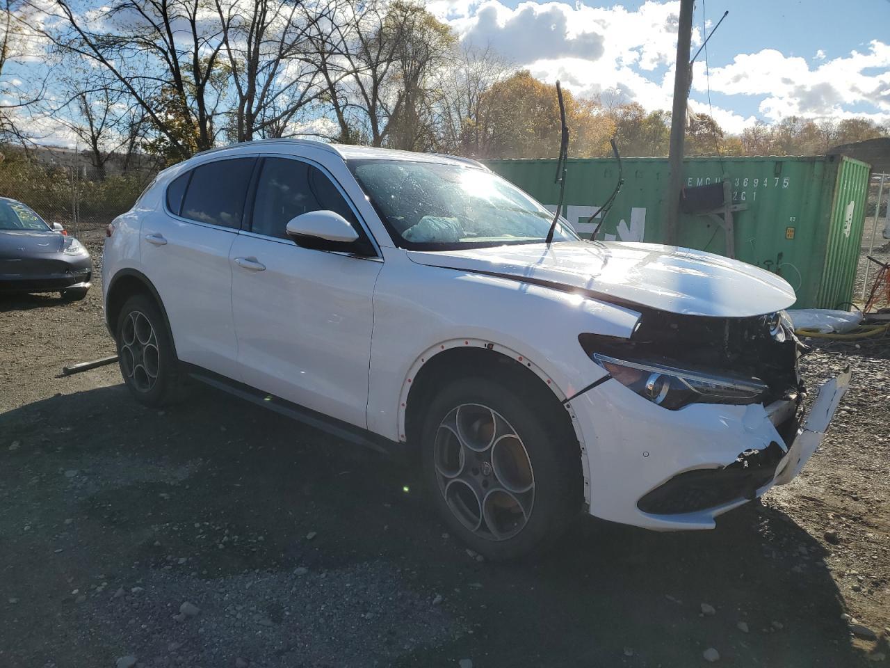2018 Alfa Romeo Stelvio - Image 4