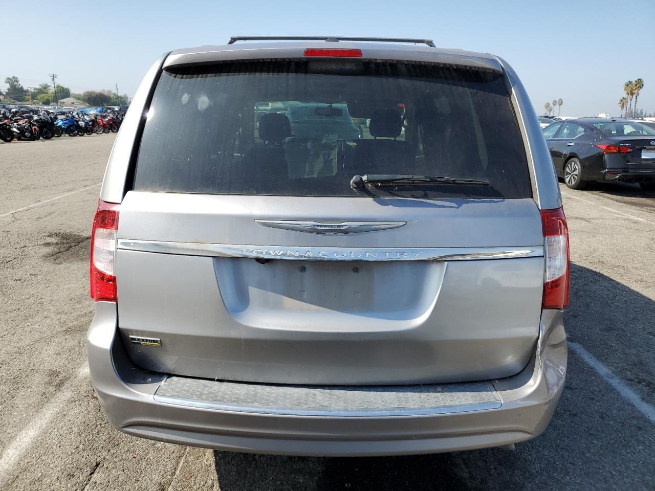 2014 Chrysler Town & Country Touring - Фото 6