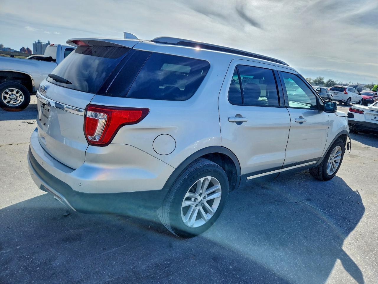 2017 Ford Explorer Xlt - Фото 3