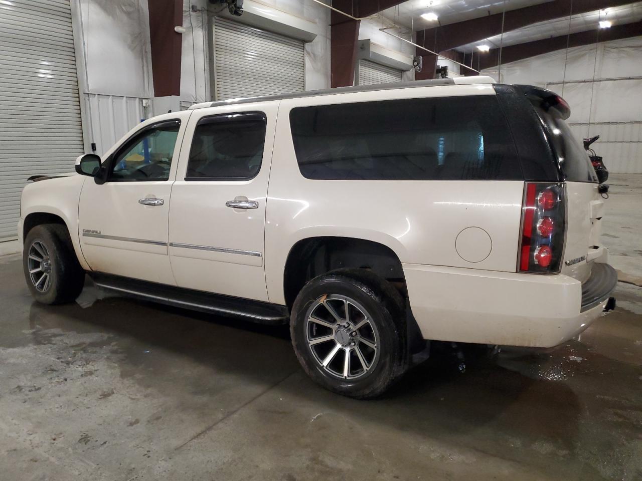2013 GMC Yukon Xl Denali - Image 2