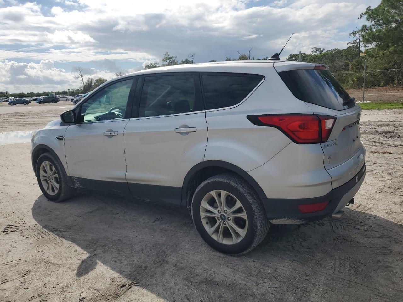 2019 Ford Escape Se - Image 2