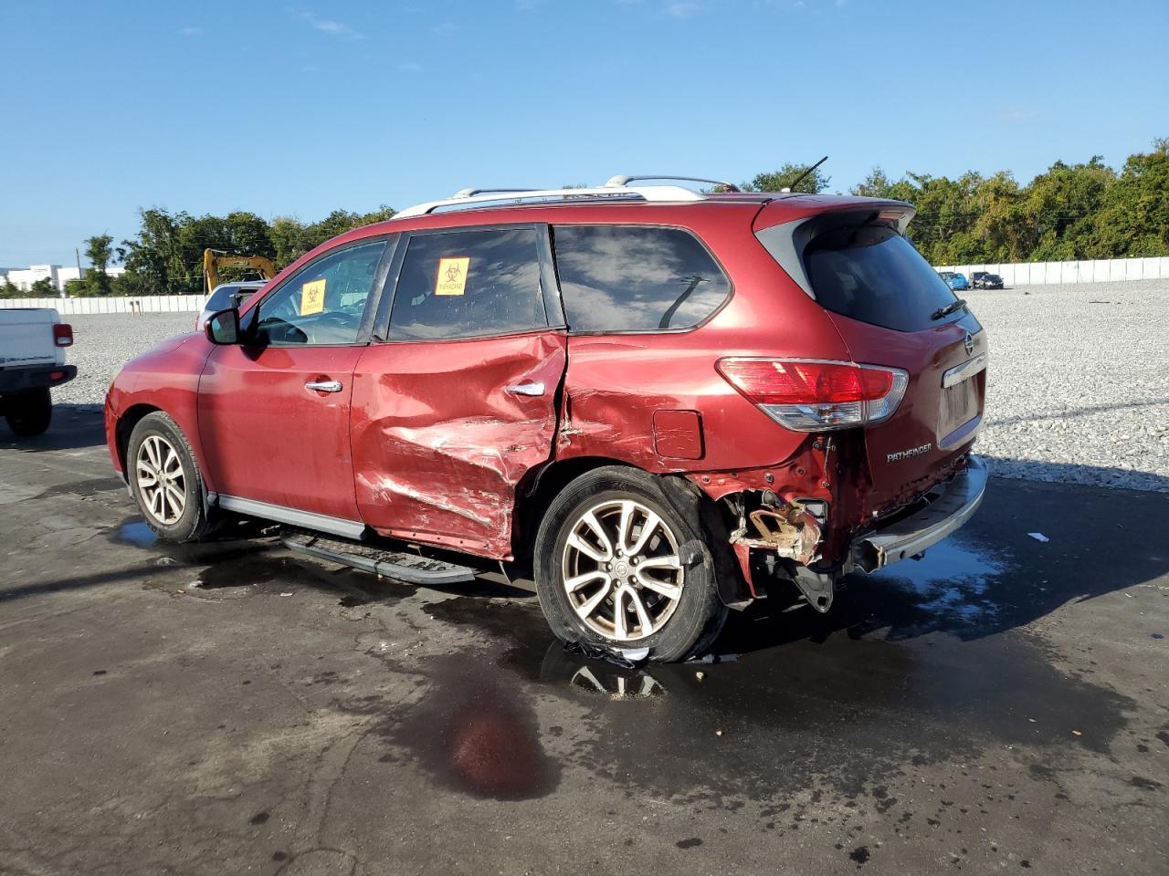 2016 Nissan Pathfinder S - Image 2