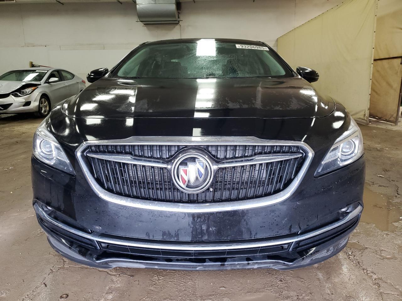 2017 Buick Lacrosse Essence - Image 5