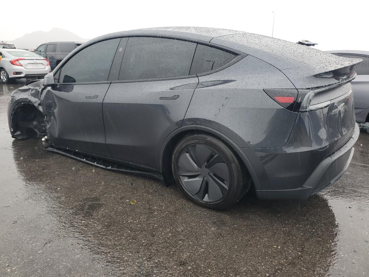 2026 Tesla Model Y - Фото 2