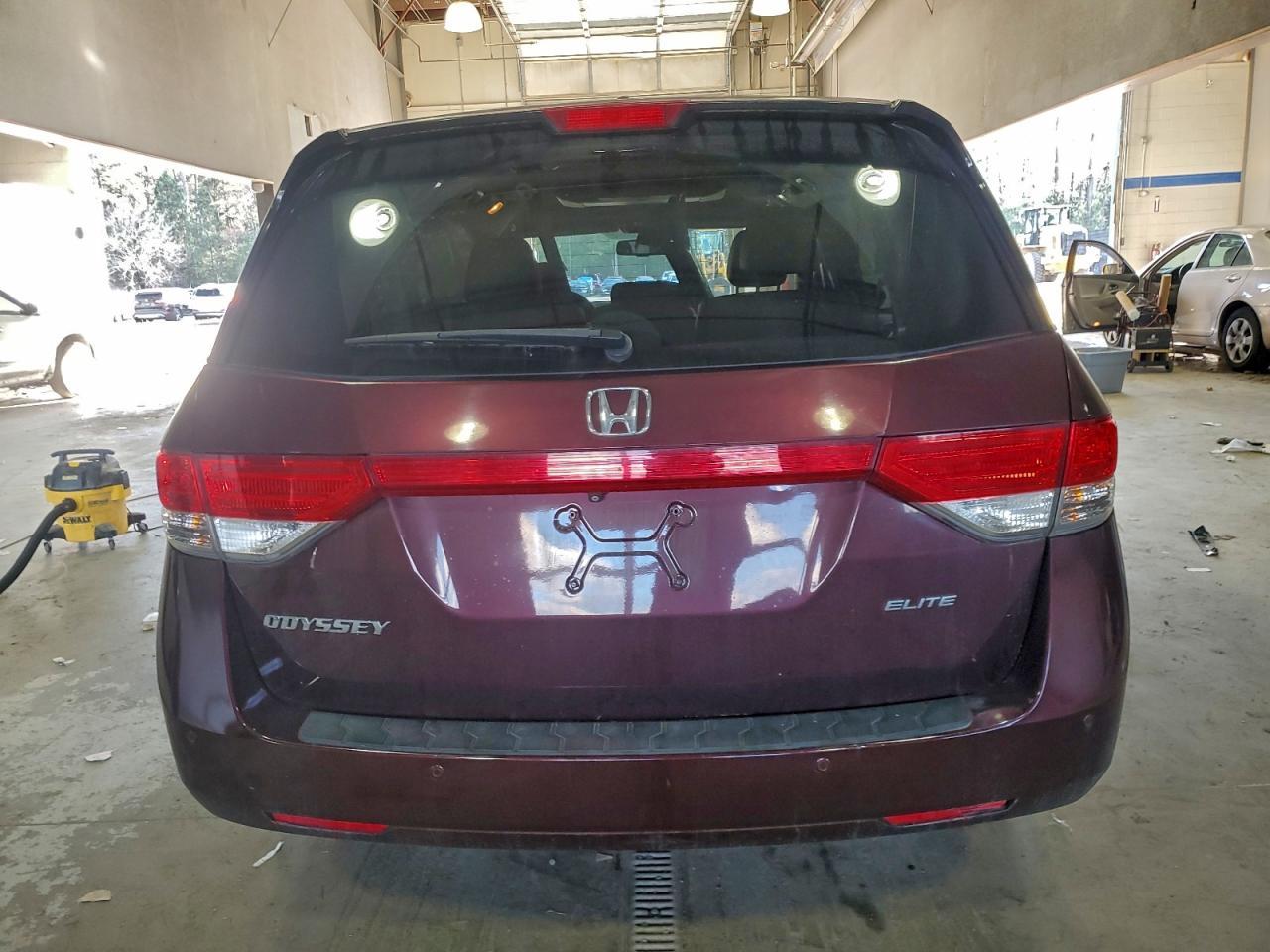 2015 Honda Odyssey Touring - Image 6