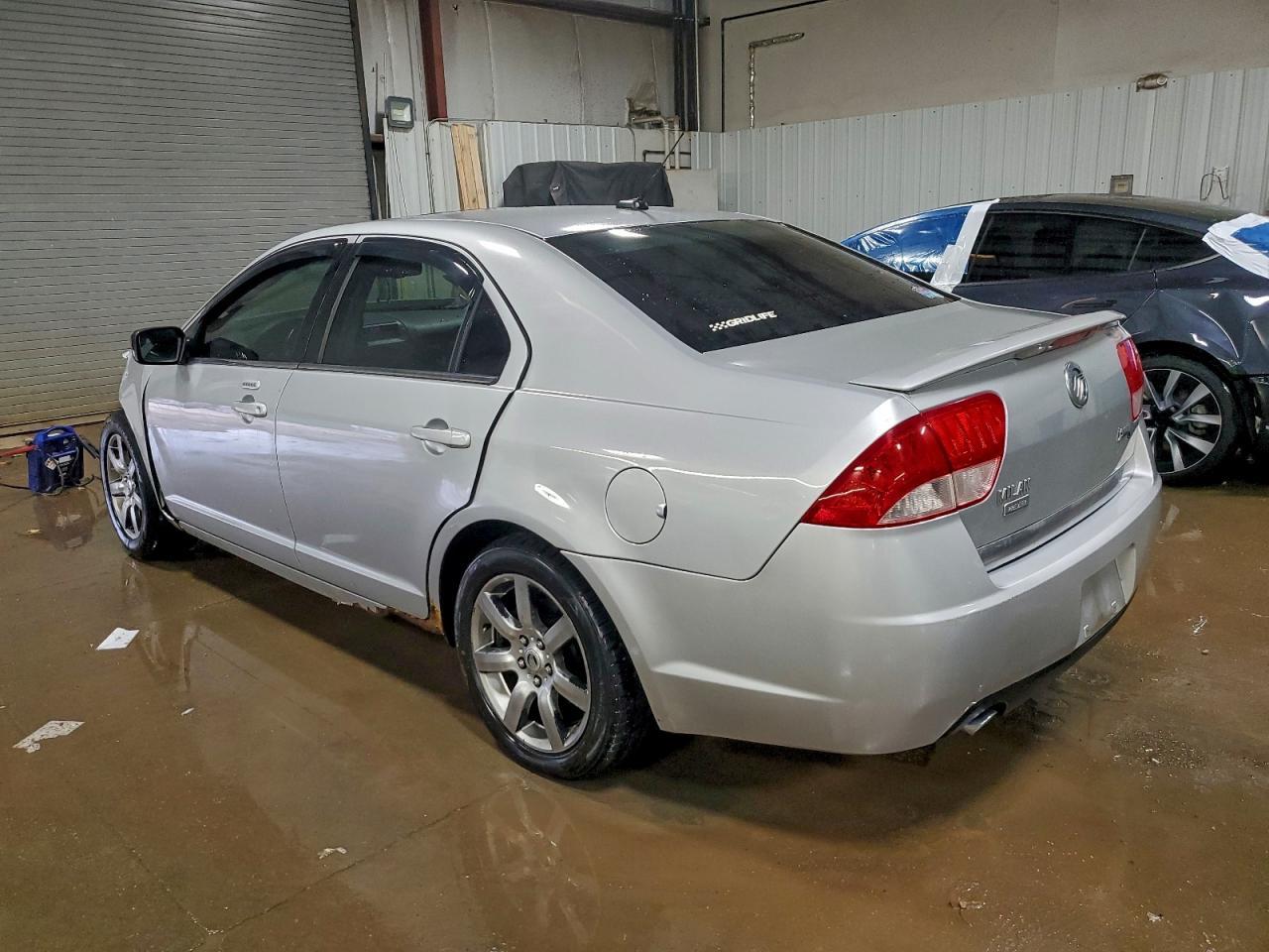 2010 Mercury Milan Premier - Image 2